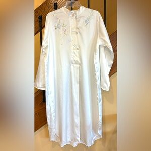 Ashley Taylor Vintage Poly Satin Embroidered Nightgown SZ . Lg  Beautiful